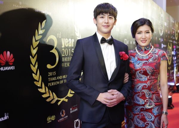 นิชคุณสุดปลื้ม!! บินด่วนรับรางวัลขวัญใจแดนมังกร ในงาน “Thailand Headlines Person of The Year Awards 2015”