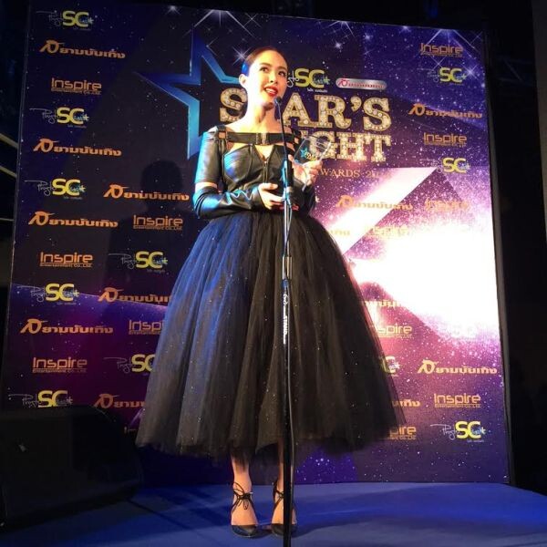 “น้ำชา” คว้ารางวัล “50 Sexiest Of The Year” งาน “Star’s Light Awards 2015”