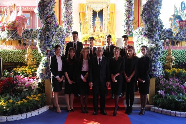 ภาพข่าว: ช่อง 7 สี ถวายดอกไม้จันทน์ งานพระราชพิธีพระราชทานเพลิงพระศพ สมเด็จพระญาณสังวร สมเด็จพระสังฆราช สกลมหาสังฆปรินายก