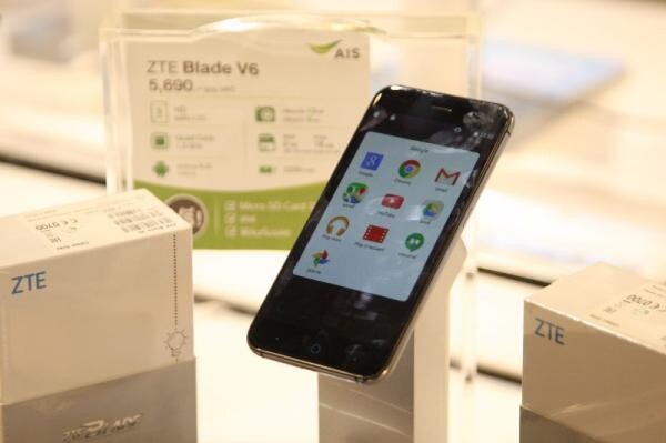 แซดทีอี จับมือ เอไอเอส ส่ง “ZTE Blade V6” รุกตลาด 4G พรีเมี่ยมสมาร์ทโฟน ด้วยราคาสุดคุ้มกับแพ็กเกจ “AIS SUPER DEAL” รับเทศกาลปีใหม่