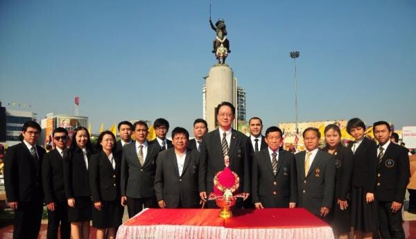 สภาพัฒนาการเมือง ร่วมพิธีวางพานพุ่มถวายราชสักการะ เนื่องในวันสมเด็จพระเจ้าตากสินมหาราช 28 ธันวาคม 2558