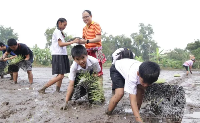 ภาพข่าว: ธรรมศาสตร์ นำเยาวชนสัมผัส