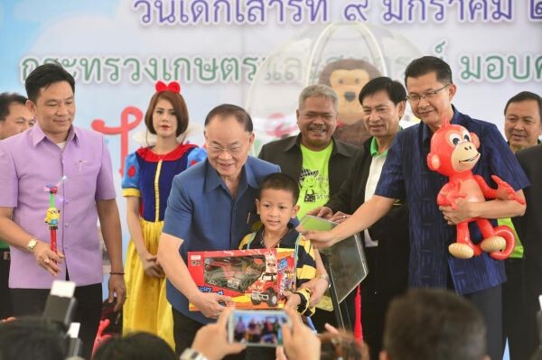 กระทรวงเกษตรฯ จัดงานวันเด็กแห่งชาติ ประจำปี 2559 ส่งความสุข สร้างการเรียนรู้ ปลูกฝังคุณค่าอาชีพเกษตรกรรม ภายใต้แนวคิด“กระทรวงเกษตรและสหกรณ์ มอบความสุขให้เด็กไทยหัวใจเกษตร 13”