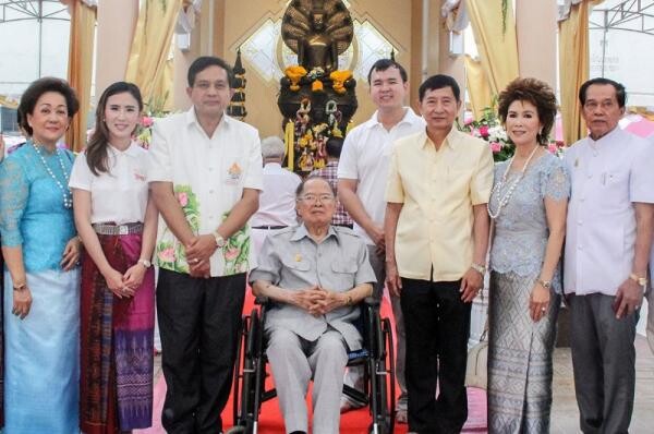 ภาพข่าว: พิธีเบิกเนตร พระพุทธมหามุนี ศรีสุวัจ พุทธบริษัทบูชิต,พระพุทธไตรโลกนาท บุญปสาธน์ ประชาสักการ และพระพุทธโคดม บรมโลกเชฎฐ์ วิเศษสุนทรทานประดิษฐาน ณ มณฑปฝั่งทิศตะวันออกตลาดไอยรา