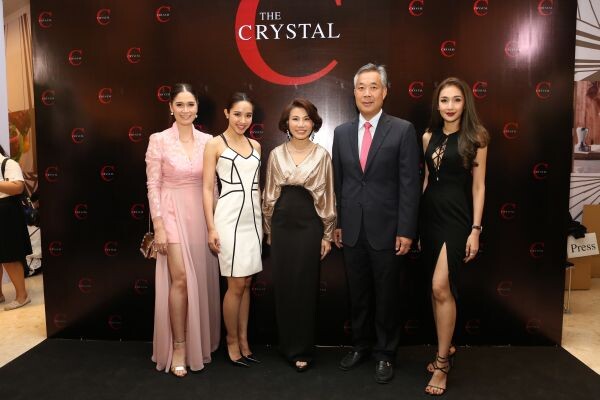 ญาญ่า นำทัพดาราสาวแซบ เนย – น้ำชา – เมย์ – แนท เปิดซิงห้างหรู คริสตัล วีรันด้า เลียบทางด่วนรามอินทรา