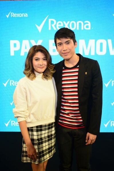 มาร์กี้-ป๊อก โชว์ดวลหมัด ยิ่งขยับยิ่งหอมสดชื่น!!! ในงาน “REXONA Pay by Move Shop”