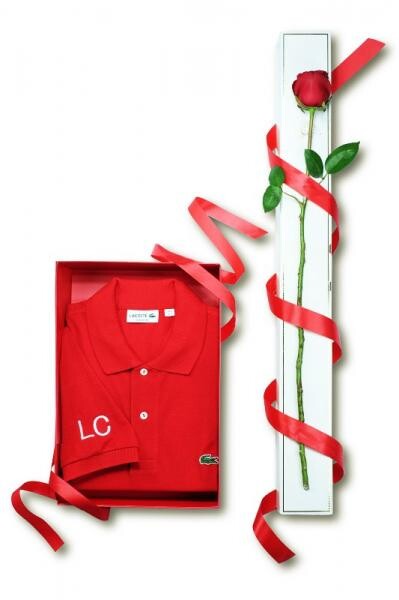 “ลาคอสท์” มอบของขวัญฉลองเทศกาลวาเลนไทน์ จัดแคมเปญ VALENTINE SURPRISE BY LACOSTE บริการจัดส่งชุดของขวัญ ROMANCE WITH LACOSTE “เสื้อโปโลลาคอสท์ปักอักษรคู่รัก” พร้อม “ดอกกุหลาบเคนย่า” ดอกโต