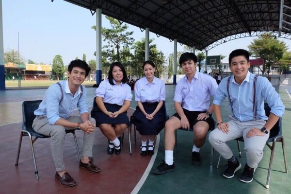 ทีวีไกด์: รายการ “รถโรงเรียน High School Reunion” สุดซึ้ง “โฟร์” รำลึกพระคุณครูสมัยเรียน!!!