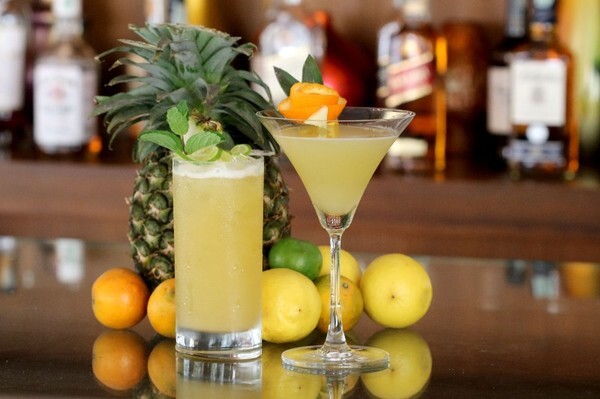 สดชื่นรับลมร้อนกับเครื่องดื่มรสเปรี้ยวอมหวาน PineApple Tini ที่มิกซ์บาร์,โรงแรมดุสิตดีทู เชียงใหม่