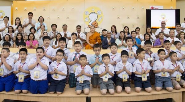 ทรู ปลื้มกระแสตอบรับสามเณร ปลูกปัญญาธรรม ปี 5 เยาวชนทั่วประเทศสนใจสมัครถึง 3,000 คน คัดรอบแรก 30 เยาวชนพร้อมผู้ปกครอง เข้าค่ายอบรมปลูกปัญญาธรรม ประกาศผล 24 มี.ค.นี้ ผ่าน www.trueplookpanya.com/truelittlemonk