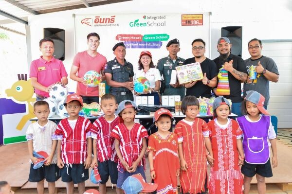 ภาพข่าว: ปูนอินทรี มอบห้องสมุดของเล่นและอุปกรณ์การเรียน