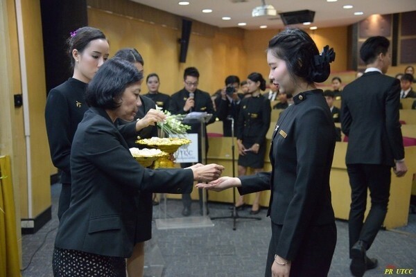 ม.หอการค้าไทยจัด “พิธีประดับปีก รุ่นที่ 2” แก่นักศึกษา สาขาวิชาการจัดการธุรกิจสายการบิน