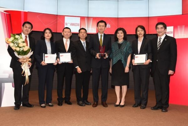 ภาพข่าว: บลจ.ธนชาต เจ๋ง! คว้า 3 รางวัลในงาน Morningstar Fund Awards Thailand 2016 การันตีคุณภาพกับรางวัล Best Fund House ด้านตราสารหนี้ 2 ปีซ้อน