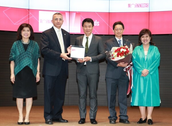 ภาพข่าว: KASSET คว้ารางวัลกองทุนตราสารหนี้ยอดเยี่ยม 2 ปีซ้อน ในงาน Morningstar Thailand Fund Awards 2016