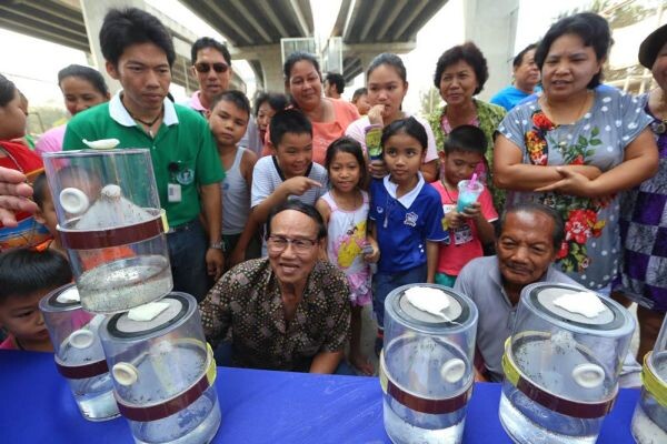 กรมวิทย์ฯ ร่วมกับ ผู้ส่งต่อลาวา ซีโอไลท์ ในร้านค้าปลีก ลงชุมชนรณรงค์กำจัดลูกน้ำยุงลายสาเหตุของไข้เลือดออก ด้วย “ลาวาซีโอไลท์” นวัตกรรมกำจัดลูกน้ำยุงลายผลงานชิ้นแรกของโลก ในโครงการ “ลาวา สกัดจุด หยุดไข้เลือดออก”