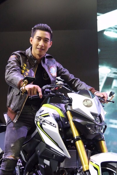 โตโน่-โอบ-แพต บุกงานมอเตอร์โชว์ ชวนดูมินิซีรี่ส์ “อยู่ที่เรา”