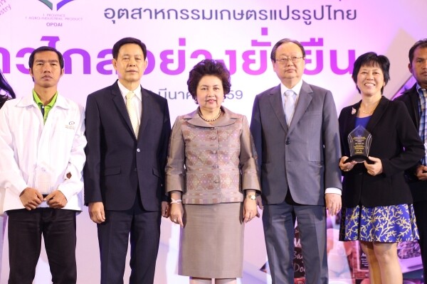 กระทรวงอุตฯ จัดพิธีมอบรางวัลและประกาศเกียรติคุณ สถานประกอบการที่เข้าร่วมโครงการ OPOAI ประจำปี พ.ศ. 2558 โดยโครงการฯ สามารถช่วยผู้ประกอบการ SMEs อุตสาหกรรมแปรรูปการเกษตร 158 แห่งได้ตามแผน คิดเป็นมูลค่ากว่า 492 ล้านบาท