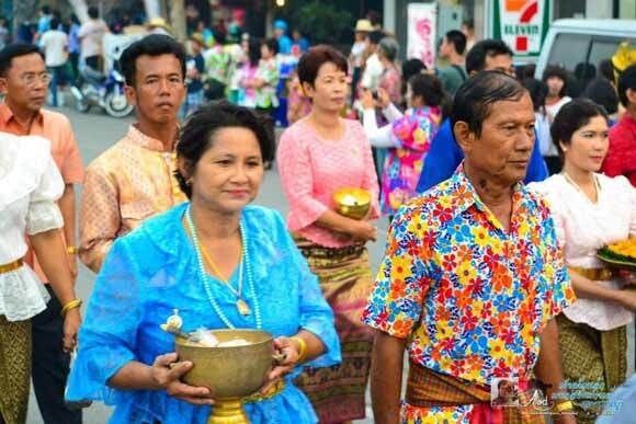 ต้อนรับปีใหม่ไทย แต่งชุดไทยทั้งเมืองเล่นน้ำสงกรานต์ สุพรรณบุรี 13-14 เมษายน 59