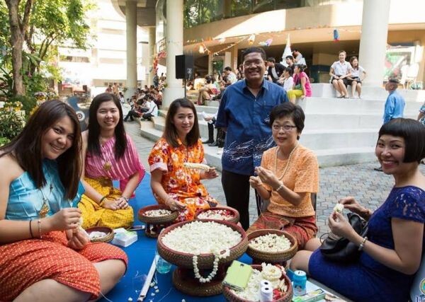 ม.หอการค้าไทยร่วมสืบสานประเพณีสงกรานต์ จัดงาน “เด็กหัวฯ สำราญ สงกรานต์เฟสติวัล”