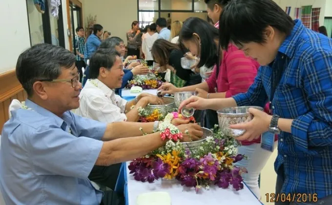 ทีมกรุ๊ป ร่วมสืบสานประเพณีสงกรานต์