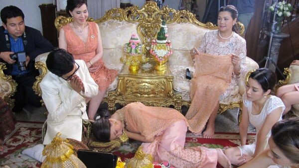 ไอซ์ ศรัณยู หมั้น เจสสิก้า สุดเขิน ไม่ชิน แต่งชุดไทย ใน บัวแล้งน้ำ