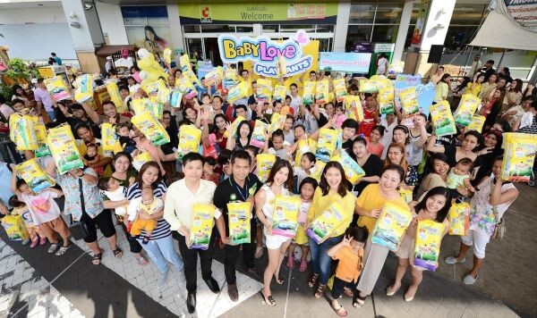 “พอลล่า” พรีเซนเตอร์คุณแม่ยุคใหม่ ร่วมสร้างปรากฎการณ์ครั้งยิ่งใหญ่!! เปิดตัวแคมเปญ “มหกรรมวันแลกเปลี่ยนผ้าอ้อม” แจกผ้าอ้อมรุ่นใหม่ เพื่อให้คุณแม่ได้สัมผัสนวัตกรรมล่าสุด แห้งเร็วกว่า