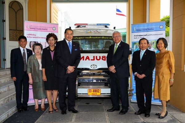 ภาพข่าว: ประชาสัมพันธ์ พิธีมอบรถพยาบาลฉุกเฉินขั้นสูง พร้อมอุปกรณ์ ให้แก่สถาบันสุขภาพเด็กแห่งชาติมหาราชินี (โรงพยาบาลเด็ก)