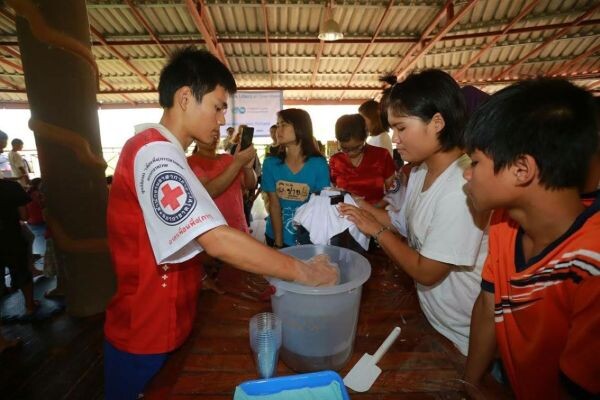 พีแอนด์จี ประเทศไทย ร่วมกับ มูลนิธิอาสาเพื่อนพึ่ง (ภาฯ) ยามยาก ฉลองความสำเร็จ “10,000 ล้านลิตรในโครงการน้ำดื่มปลอดภัยพีแอนด์จี” พร้อมกันทั่วโลก