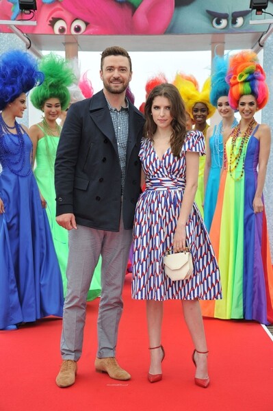 Movie Guide: Anna Kendrick และ Justin Timberlake เดินสายโปรโมท Trolls พร้อมแสดงโชว์บนเวที ในงาน Cannes Film Festival 2016