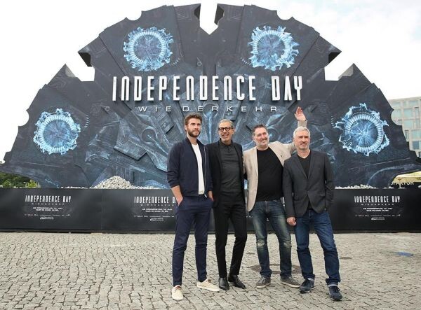 เลียม เฮมส์เวิร์ธ,เจฟฟ์ โกลด์บลัม และ ผู้กำกับ โรแลนด์ เอ็มเมอริช โปรโมท Independence Day: Resurgence ที่เบอร์ลิน ประเทศเยอรมนี