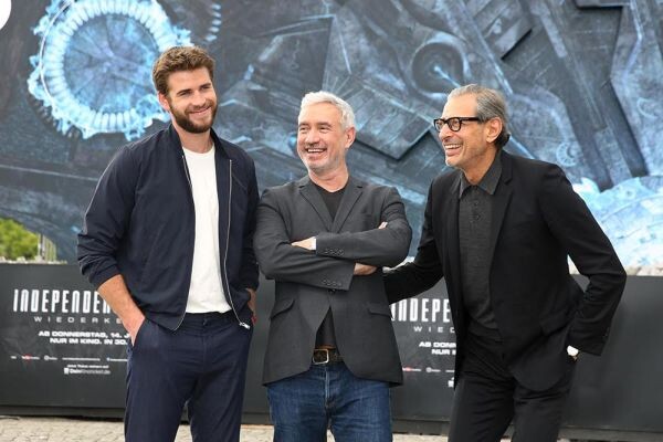 เลียม เฮมส์เวิร์ธ,เจฟฟ์ โกลด์บลัม และ ผู้กำกับ โรแลนด์ เอ็มเมอริช โปรโมท Independence Day: Resurgence ที่เบอร์ลิน ประเทศเยอรมนี