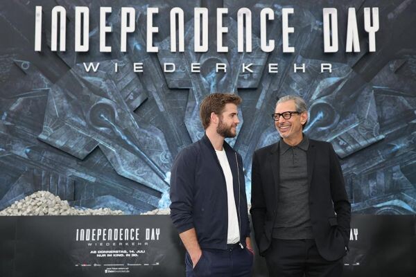 เลียม เฮมส์เวิร์ธ,เจฟฟ์ โกลด์บลัม และ ผู้กำกับ โรแลนด์ เอ็มเมอริช โปรโมท Independence Day: Resurgence ที่เบอร์ลิน ประเทศเยอรมนี