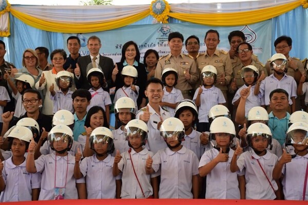 ปลูกจิตสำนึกเยาวชนไทย สร้างวินัยจราจร ผ่านสื่อนิทานและละครหุ่น ลดอุบัติเหตุในชุมชน ในโครงการ “เดินทางปลอดภัยสวมหมวกนิรภัยมาโรงเรียน”