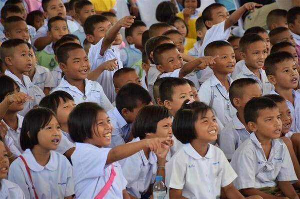 ปลูกจิตสำนึกเยาวชนไทย สร้างวินัยจราจร ผ่านสื่อนิทานและละครหุ่น ลดอุบัติเหตุในชุมชน ในโครงการ “เดินทางปลอดภัยสวมหมวกนิรภัยมาโรงเรียน”