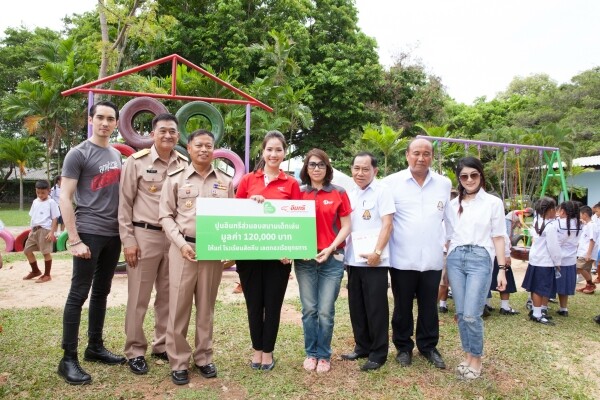 ภาพข่าว: ปูนอินทรีมอบ “สนามอินทรีสร้างสุข” แก่โรงเรียนสัตหีบเขตกองเรือยุทธการ