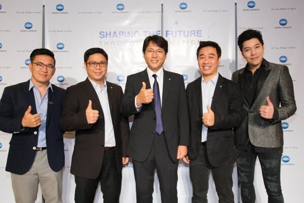 โคนิก้า มินอลต้า จัดงาน Shaping The Future Through Innovation เผยโฉมกลุ่มผลิตภัณฑ์ใหม่ประกาศศักยภาพพร้อมรุกธุรกิจปี 59 นำร่องด้วยเครื่องเคลือบสปอร์ต ยูวี แบบ 3 มิติ ระบบดิจิตอล แท่นพิมพ์ดิจิตอล ขาว-ดำ สแกนสี และเครื่องดิจิตอลมัลติฟังก์ชั่น 6 รุ่นใหม่