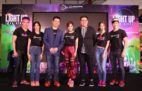 ภาพข่าว: “Orange room” จับมือ “Skechers” เอาใจวัยรุ่นจัดงานอิน ฟินเว่อร์!!! กับ “Skechers Blacklight Run Thailand”