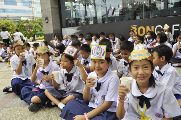 บอนกาแฟร่วมสนับสนุนให้น้องๆ ทำความดี