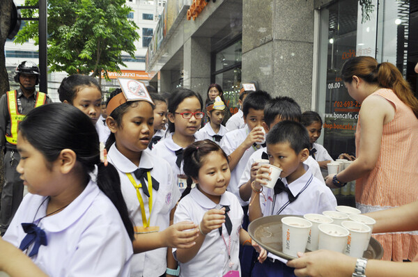 บอนกาแฟร่วมสนับสนุนให้น้องๆ ทำความดี