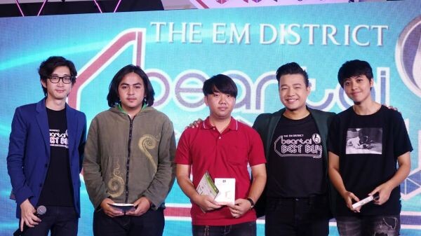 ภาพข่าว: โชคดีสามวัยเก๋าจากทางบ้าน เดินทางร่วมรับรางวัลพิเศษกับ The EM District Beartai Best Buy