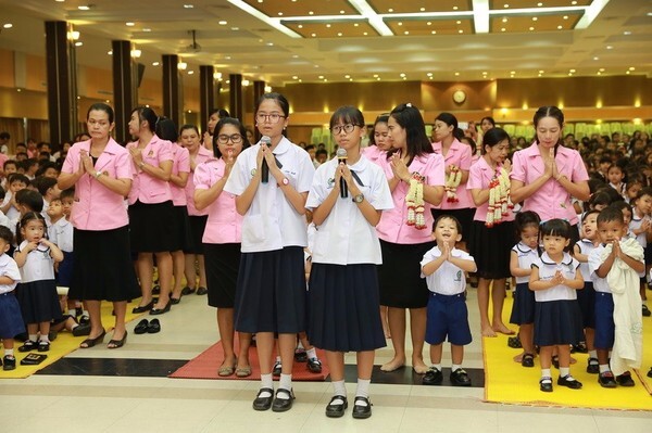 โรงเรียนสาธิต ราชภัฏโคราช น้อมวันทา บูชาคุณครู จัดพิธีไหว้ครู ประจำปี 2559