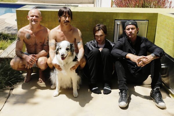 กลับมาตอกย้ำถึงความเก๋าของวงร็อคในตำนาน “Red Hot Chili Peppers”  กับอัลบั้มใหม่ “The Getaway” ในปี 2016 นี้