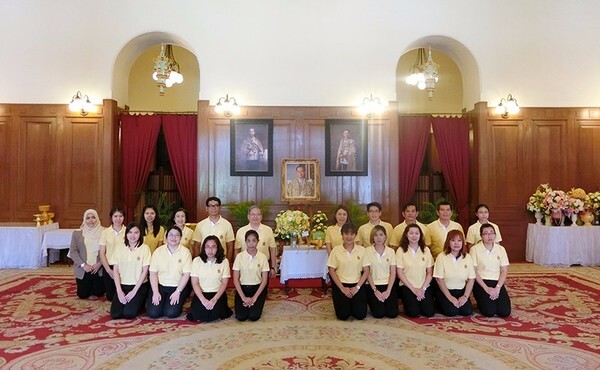 ภาพข่าว: คิง ร่วมลงนามถวายพระพรแด่พระบาทสมเด็จพระเจ้าอยู่หัว