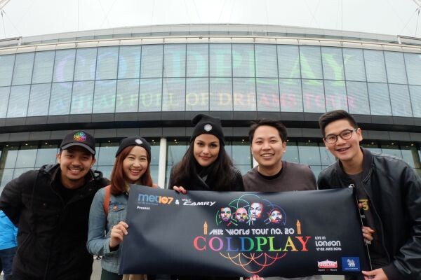 ดีเจคาร์ล่า นำทีมโยกไม่ยั้งกับ COLDPLAY LIVE IN LONDON