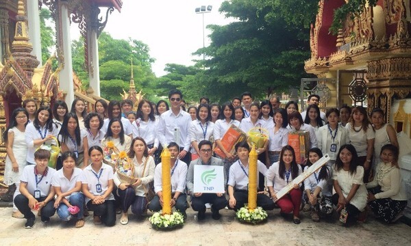 ภาพข่าว: ธนาพัฒน์ สืบสานประเพณีวัฒนธรรมไทยร่วมถวายเทียนพรรษา