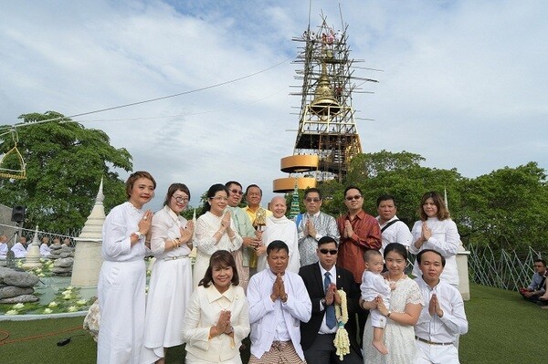 ภาพข่าว: ร่วมพิธียกยอดฉัตรทองคำ