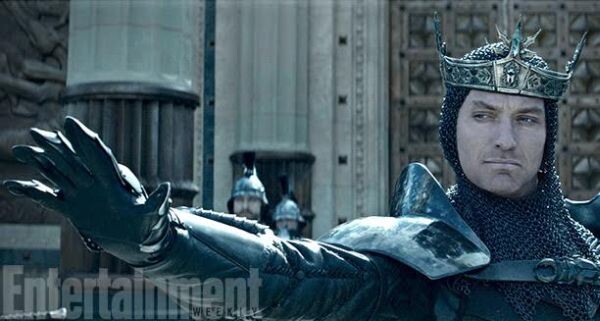 โฉมแรกของ จู๊ด ลอว์ ใน King Arthur: Legend of the Sword เตรียมปลุกตำนานกษัตริย์อาเธอร์คืนสู่จอยักษ์อีกครั้งต้นปีหน้า