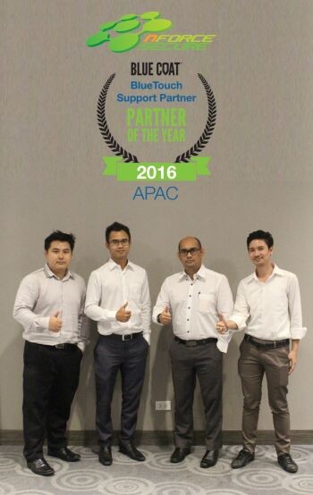 ภาพข่าว: ทีมเอ็นฟอร์ซปลื้มคว้าสุดยอดรางวัลจากบลูโค้ท 'Blue Touch Support Partner of the year 2016’ ในระดับเอเชียแปซิฟิก