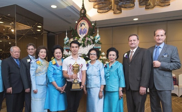 ภาพข่าว: แกะสลักชิงถ้วยพระราชทานสมเด็จพระนางเจ้าฯ พระบรมราชินีนาถ