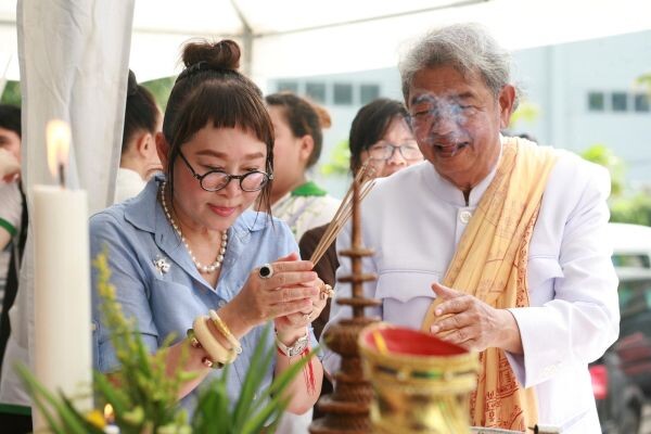 “พี่หน่อง อรุโณชา” ถือฤกษ์ดี ลั่นฆ้อง “บ่วงบรรจถรณ์” จับ “มาริโอ้” ประกบ “ใหม่-ดาวิกา” ลงละครพีเรียดข้ามภพ